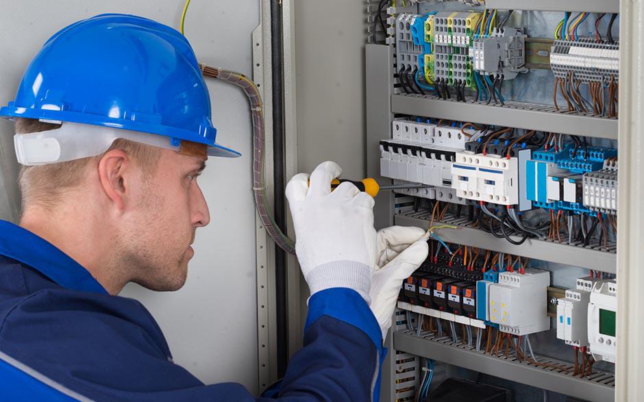 monteur électricien Paris 7