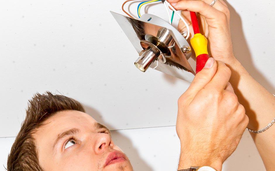 cherche électricien pas cher Paris 20